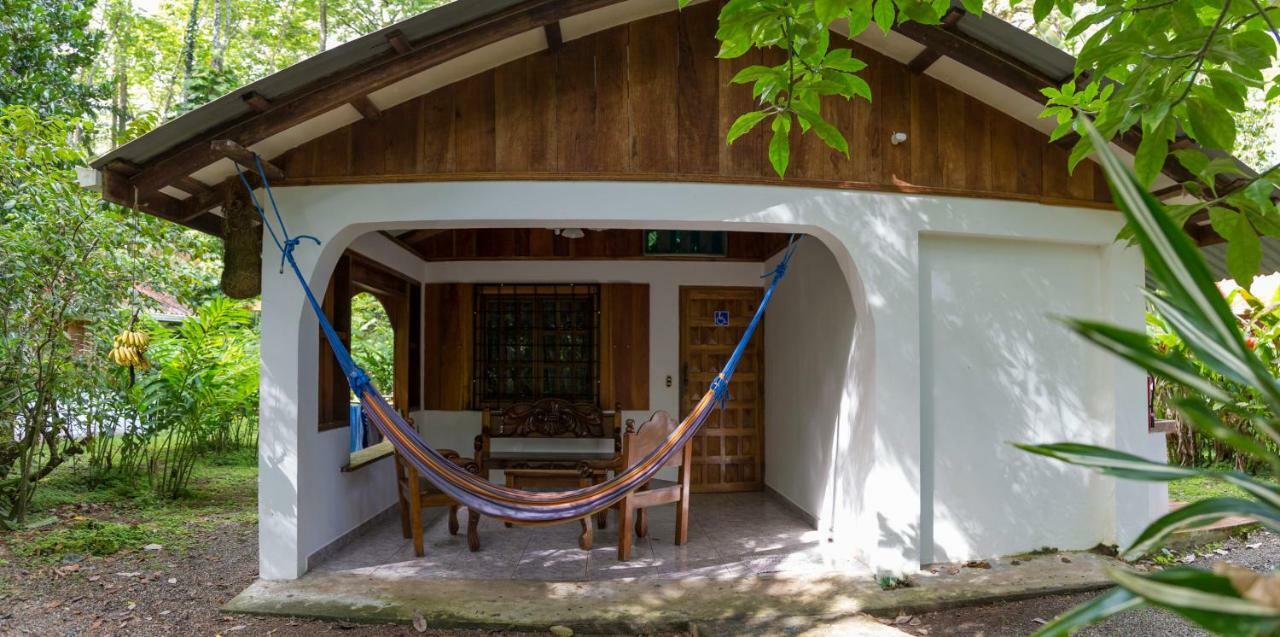 Cabinas Iguana Cahuita Exterior foto